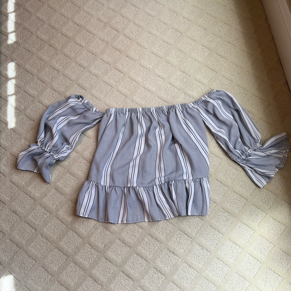 Misa - Over the shoulder top with sleeves - size small